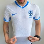 Camisa Brasil Fan Concept Edition Branco Versão Jogador 2022 Nike - Imagem 4