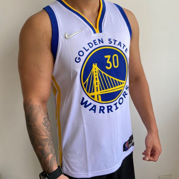 Camiseta Regata NBA Golden State Warriors Curry 30 Association Edition Branca 2022 Nike - Imagem 6