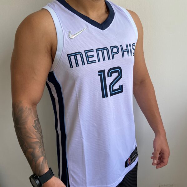 Camiseta Regata NBA Memphis Grizzlies Ja Morant 12 Association Edition Branca 2022 Nike - Imagem 4