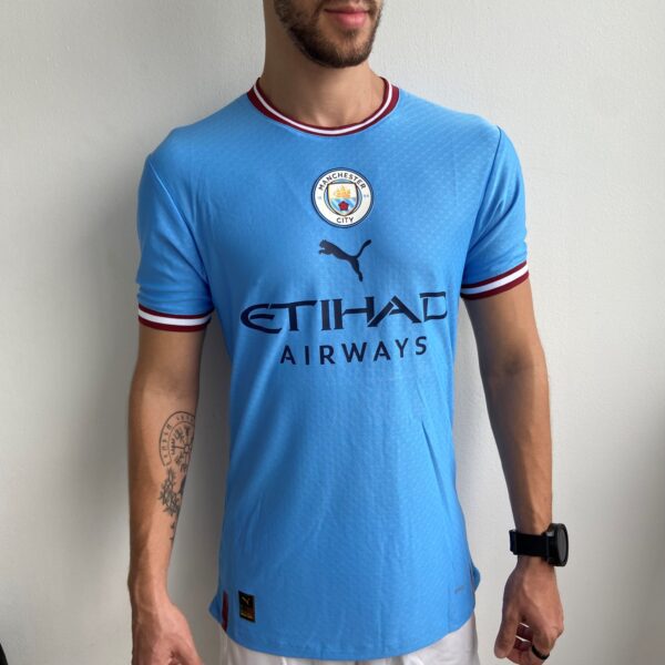 uiwnuicuieuiwuic Camisa Manchester City Home Patch Champions League 2022 Puma - Imagem 3