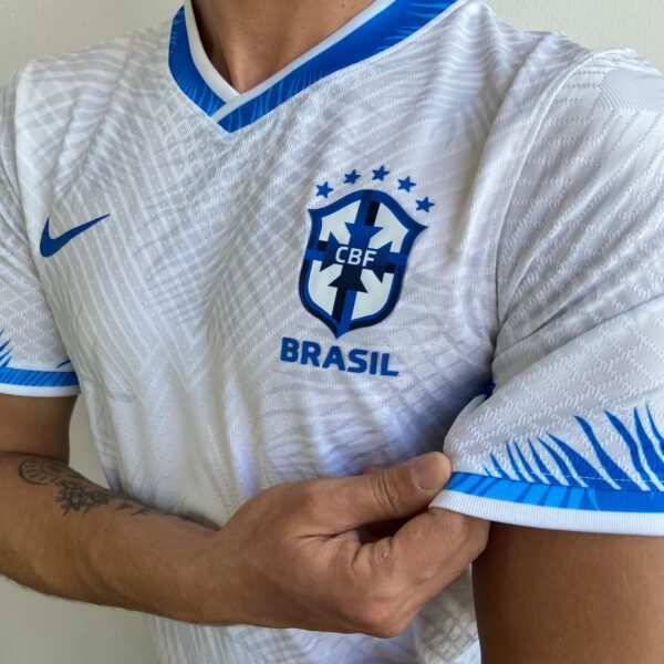 Camisa Brasil Fan Concept Edition Branco Versão Jogador 2022 Nike - Imagem 5