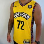 Camiseta Regata NBA Brooklyn Nets 72 Biggie Bed-Stuy Edition Amarela Nike - Imagem 3