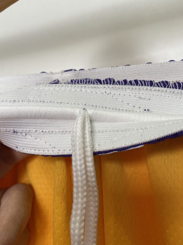 Short Bermuda NBA Los Angeles Lakers Icon Edition Amarela 2022 Nike - Imagem 13