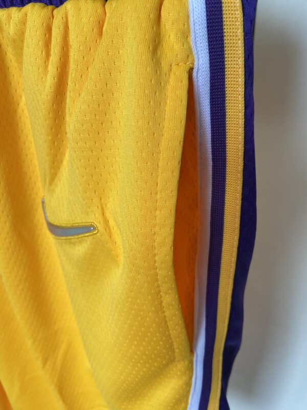 Short Bermuda NBA Los Angeles Lakers Icon Edition Amarela 2022 Nike - Imagem 17