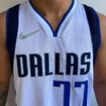 Camiseta Regata NBA Dallas Mavericks Luka Doncic 77 Association Edition Branca 2022 Nike - Imagem 2