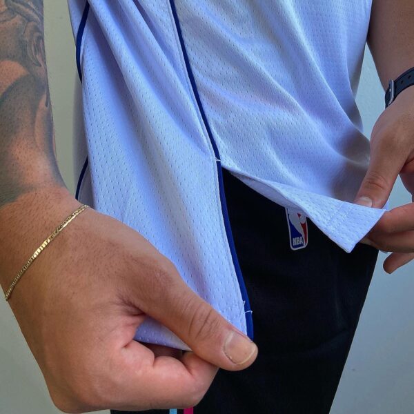 Camiseta Regata NBA Dallas Mavericks Luka Doncic 77 Association Edition Branca 2022 Nike - Imagem 7