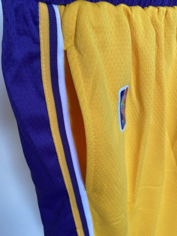 Short Bermuda NBA Los Angeles Lakers Icon Edition Amarela 2022 Nike - Imagem 14