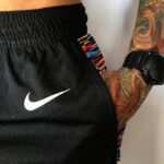 Short Bermuda NBA Brooklyn Nets Preta Colorida City Edition Nike - Imagem 5