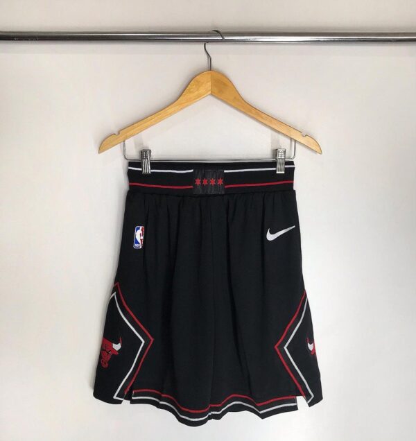 Short Bermuda Basquete NBA Chicago Bulls Icon Edition Preta 2022 Nike - Imagem 8