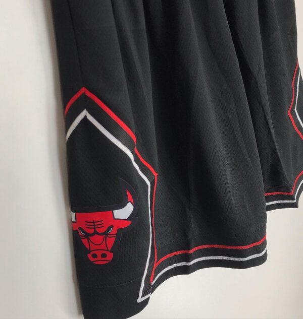 Short Bermuda Basquete NBA Chicago Bulls Icon Edition Preta 2022 Nike - Imagem 10