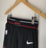 Short Bermuda Basquete NBA Chicago Bulls Icon Edition Preta 2022 Nike - Imagem 9