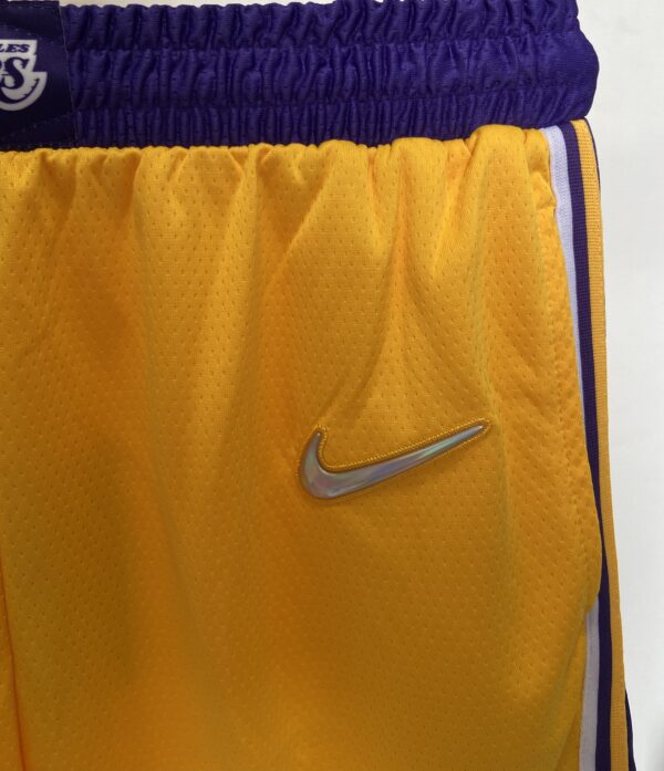 Short Bermuda NBA Los Angeles Lakers Icon Edition Amarela 2022 Nike - Imagem 12