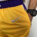 Short Bermuda NBA Los Angeles Lakers Icon Edition Amarela 2022 Nike - Imagem 5