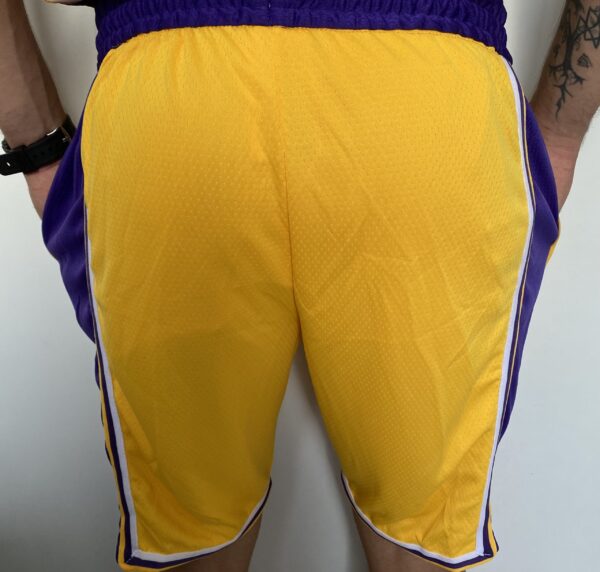 Short Bermuda NBA Los Angeles Lakers Icon Edition Amarela 2022 Nike - Imagem 9