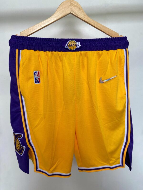 Short Bermuda NBA Los Angeles Lakers Icon Edition Amarela 2022 Nike - Imagem 10