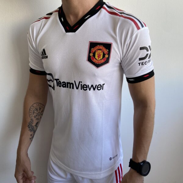 2022-10-17 16.02.15 Camisa Manchester United Away Jogador 2023 Branca Adidas - Imagem 3
