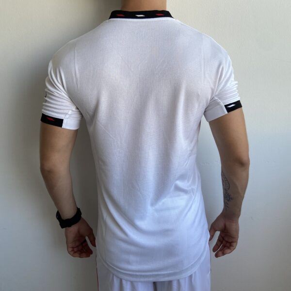 2022-10-17 16.03.29 Camisa Manchester United Away Jogador 2023 Branca Adidas - Imagem 12