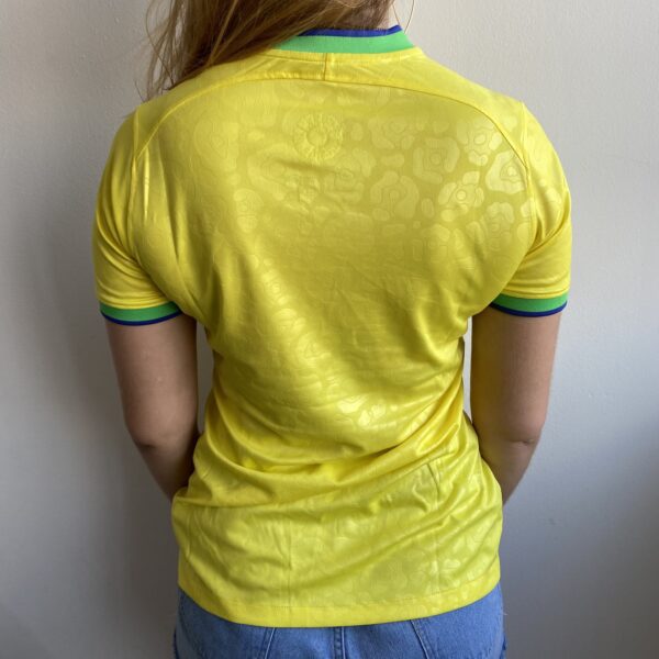 IMG_0823 Camisa Brasil Seleção Brasileira Home Amarela Feminina Copa do Mundo Catar 2023 Nike - Imagem 9