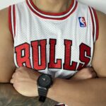 Camiseta Regata NBA Mitchell & Ness 1997/98 Branca - Chicago Bulls - Michael Jordan 23 - Edição Especial - The Finals - Imagem 5