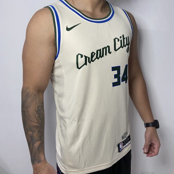 Camiseta Regata Basquete NBA Milwaukee Bucks - Giannis Antetokounmpo 34 - Cream City Edition Creme Nike 2019 - Imagem 4