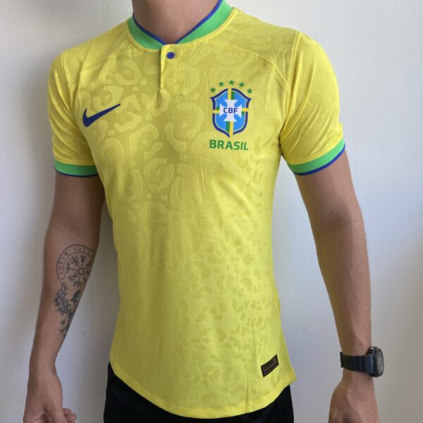 IMG_3711 Camisa Brasil Seleção Brasileira Home Amarela Jogador Copa do Mundo Catar 2023 Nike - Imagem 2
