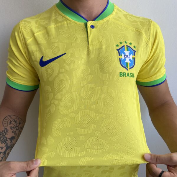 IMG_3731 Camisa Brasil Seleção Brasileira Home Amarela Jogador Copa do Mundo Catar 2023 Nike - Imagem 10