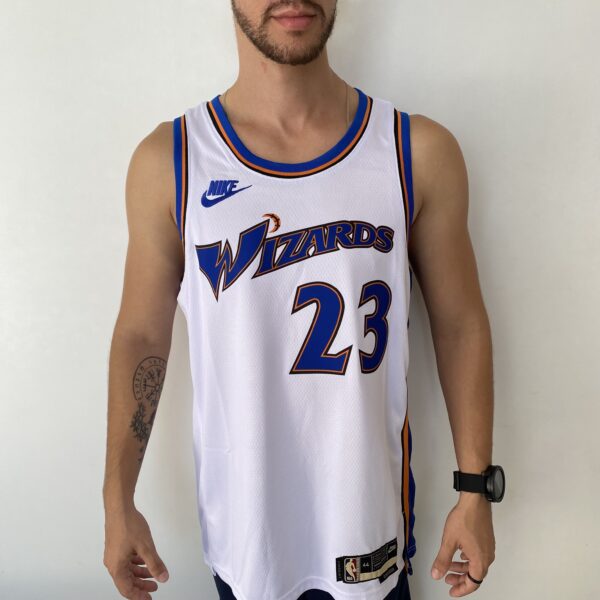 Camiseta Regata NBA Swingman Washington Wizards - Michael Jordan 23 - Classic Edition - Branca Azul 2023 Nike - Imagem 5