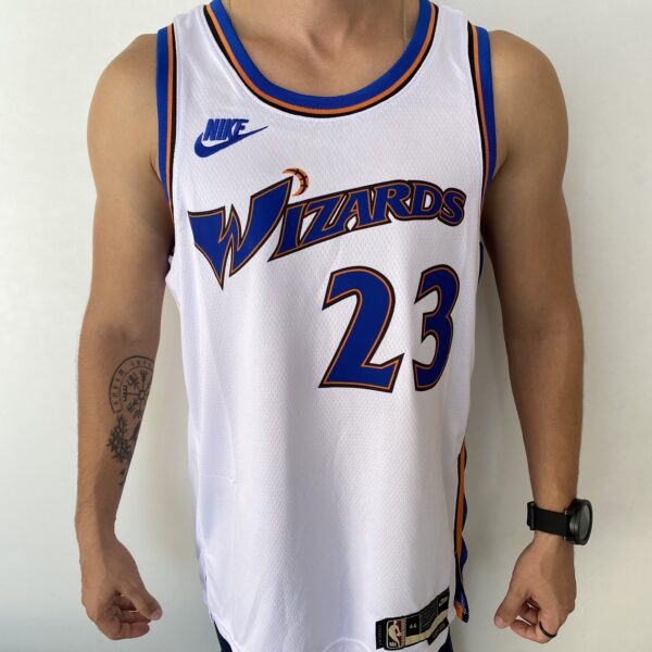 Camiseta Regata NBA Swingman Washington Wizards - Michael Jordan 23 - Classic Edition - Branca Azul 2023 Nike - Imagem 1