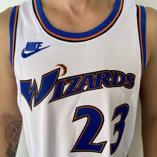 Camiseta Regata NBA Swingman Washington Wizards - Michael Jordan 23 - Classic Edition - Branca Azul 2023 Nike - Imagem 4