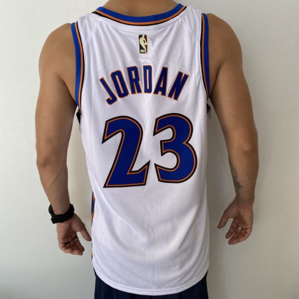 Camiseta Regata NBA Swingman Washington Wizards - Michael Jordan 23 - Classic Edition - Branca Azul 2023 Nike - Imagem 11