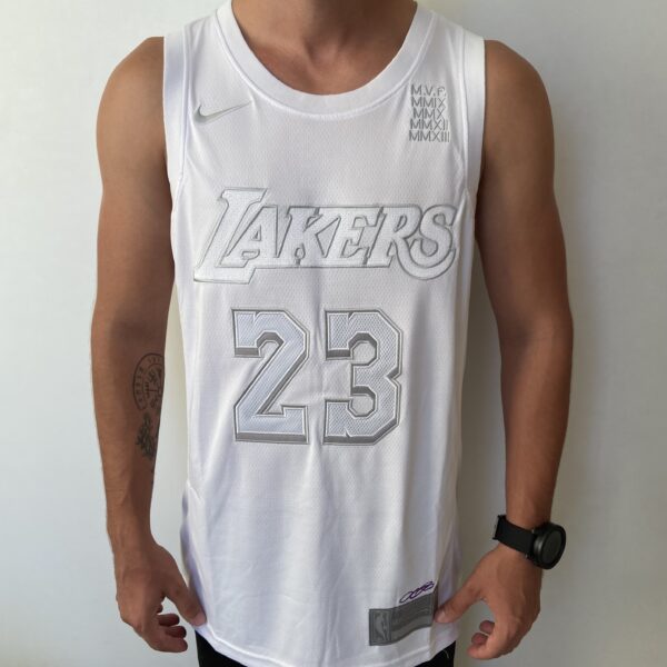 Camiseta Regata NBA - Los Angeles Lakers - Edição Especial - MVP Honra - LeBron James 23 - Branca Nike - Imagem 1