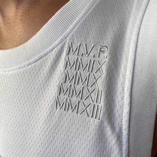 Camiseta Regata NBA - Los Angeles Lakers - Edição Especial - MVP Honra - LeBron James 23 - Branca Nike - Imagem 4