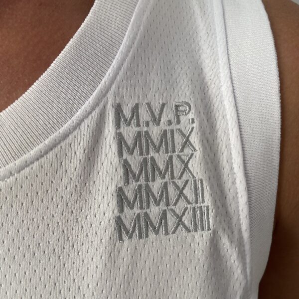 Camiseta Regata NBA - Los Angeles Lakers - Edição Especial - MVP Honra - LeBron James 23 - Branca Nike - Imagem 5