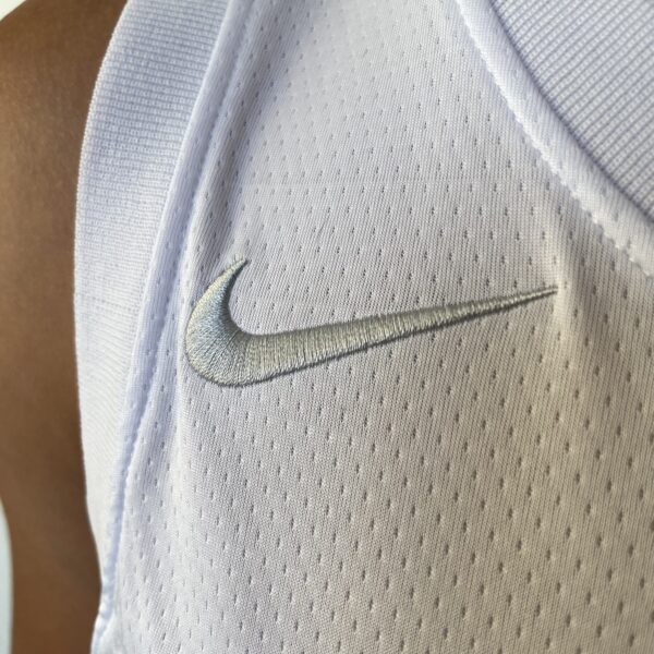 Camiseta Regata NBA - Los Angeles Lakers - Edição Especial - MVP Honra - LeBron James 23 - Branca Nike - Imagem 7