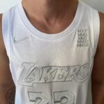 Camiseta Regata NBA - Los Angeles Lakers - Edição Especial - MVP Honra - LeBron James 23 - Branca Nike - Imagem 8