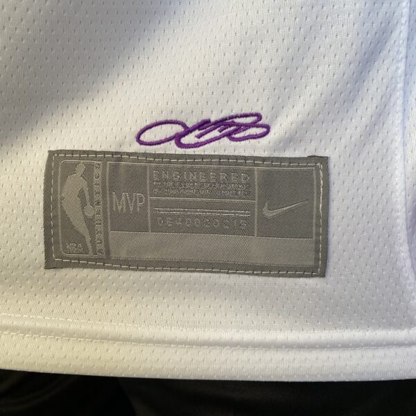 Camiseta Regata NBA - Los Angeles Lakers - Edição Especial - MVP Honra - LeBron James 23 - Branca Nike - Imagem 13
