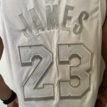 Camiseta Regata NBA - Los Angeles Lakers - Edição Especial - MVP Honra - LeBron James 23 - Branca Nike - Imagem 16