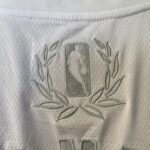 Camiseta Regata NBA - Los Angeles Lakers - Edição Especial - MVP Honra - LeBron James 23 - Branca Nike - Imagem 17