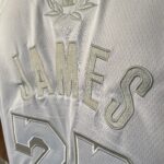 Camiseta Regata NBA - Los Angeles Lakers - Edição Especial - MVP Honra - LeBron James 23 - Branca Nike - Imagem 21