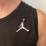 Camiseta Regata Basquete NBA Swingman - Chicago Bulls - Edição Especial - MVP Anéis - Edição Especial - Michael Jordan 23 - Preta Jordan - Imagem 3