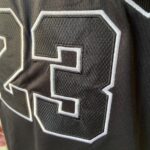 Camiseta Regata Basquete NBA Swingman - Chicago Bulls - Edição Especial - MVP Anéis - Edição Especial - Michael Jordan 23 - Preta Jordan - Imagem 9