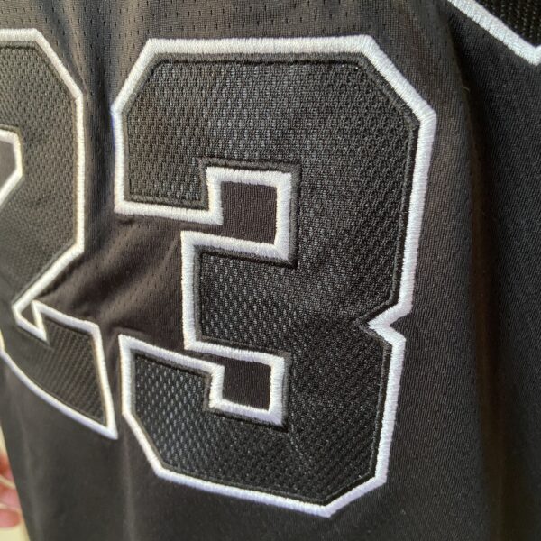 Camiseta Regata Basquete NBA Swingman - Chicago Bulls - Edição Especial - MVP Anéis - Edição Especial - Michael Jordan 23 - Preta Jordan - Imagem 9