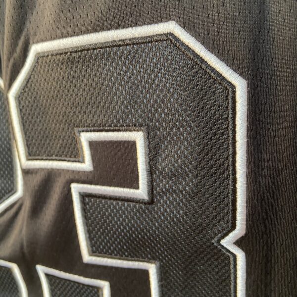 Camiseta Regata Basquete NBA Swingman - Chicago Bulls - Edição Especial - MVP Anéis - Edição Especial - Michael Jordan 23 - Preta Jordan - Imagem 22