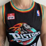 Camiseta Regata NBA Mitchell & Ness - Detroit Pistons - Slim Shady 313 - Edição Especial - NBA Remix - Colab Parceria Eminem - Preta - Imagem 4