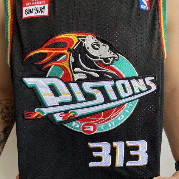 Camiseta Regata NBA Mitchell & Ness - Detroit Pistons - Slim Shady 313 - Edição Especial - NBA Remix - Colab Parceria Eminem - Preta - Imagem 6