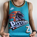 Camiseta Regata Basquete NBA Swingman Detroit Pistons Cade Cunningham 2 Classic Edition Verde 2023 Nike - Imagem 3