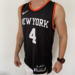 Camiseta Regata Basquete NBA Swingman Select - New York Knicks - Derrick Rose 4 - Novato do Ano - 2046 - Select Series Rookie Of The Year - Preta Nike - Imagem 5