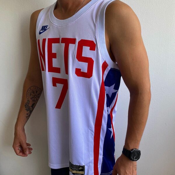 Camiseta Regata Basquete NBA Swingman Brooklyn Nets Durant 7 Classic Edition Branca 2023 Nike - Imagem 7