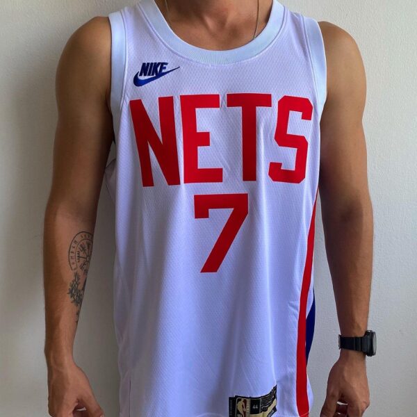 Camiseta Regata Basquete NBA Swingman Brooklyn Nets Durant 7 Classic Edition Branca 2023 Nike - Imagem 1