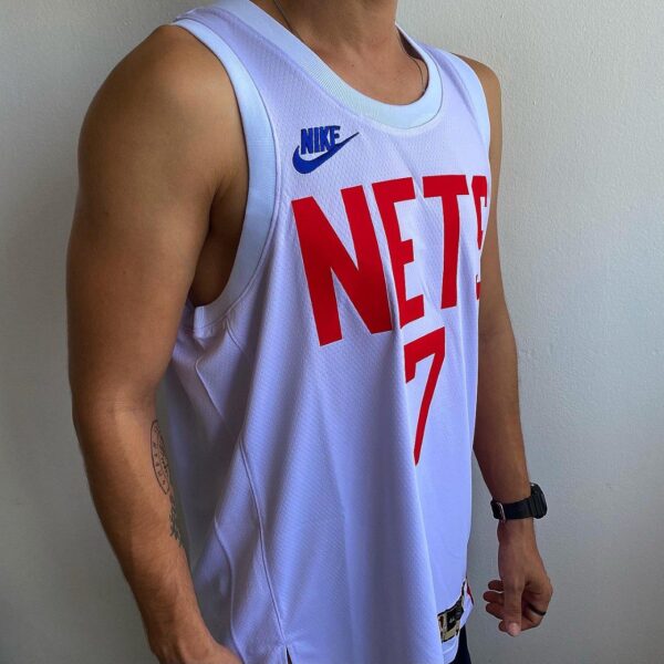 Camiseta Regata Basquete NBA Swingman Brooklyn Nets Durant 7 Classic Edition Branca 2023 Nike - Imagem 6